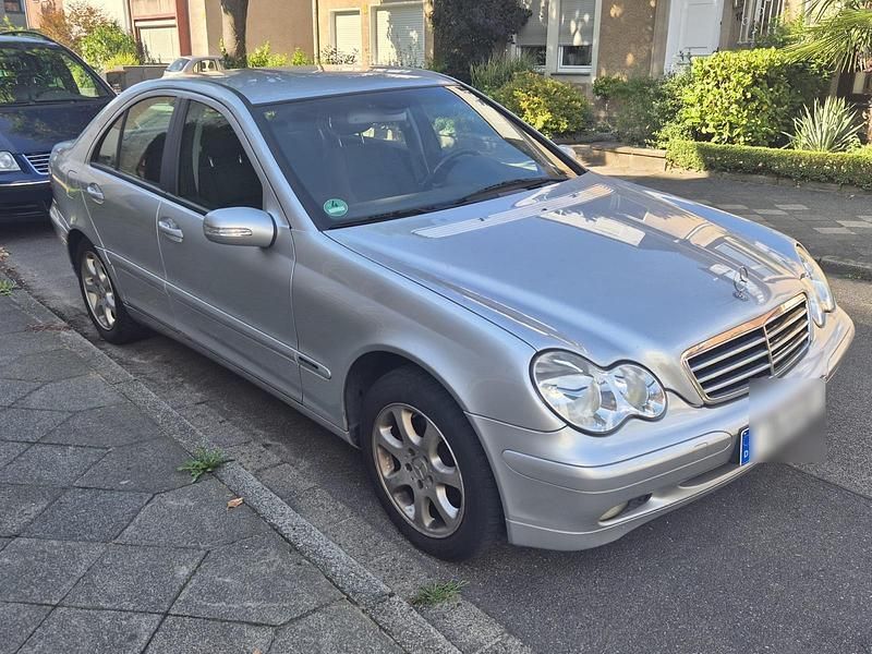 Schwarz Gebraucht 2000 Mercedes C180 Limousine | 2.500 € (Fairer Preis) - Bild 1/4