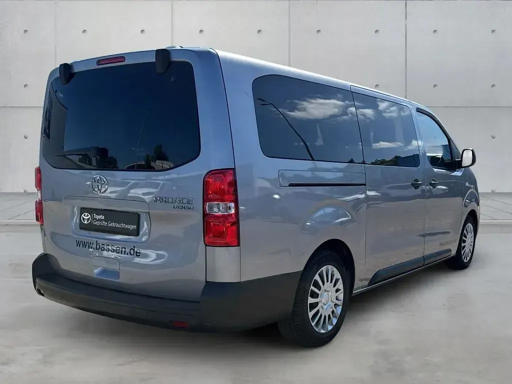 Gebraucht Toyota Proace Verso Comfort 144 PS (105 kW) 2025 Silver metallic Kombi