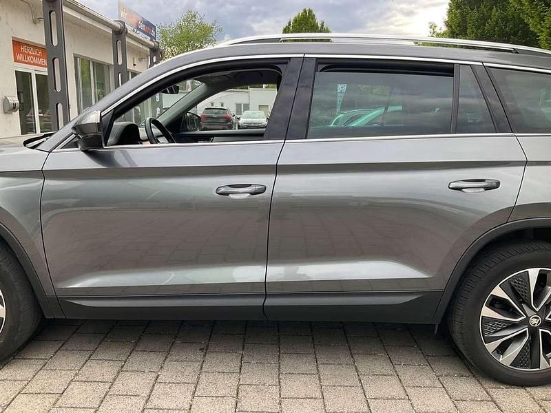 Grau Gebraucht 2022 Skoda Kodiaq Tour SUV | 36.000 € (Teuer) - Bild 1/4