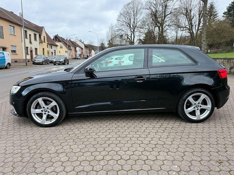 Gebraucht Audi A3 Sport 116 PS (85 kW) 2017 Schwarz Limousine