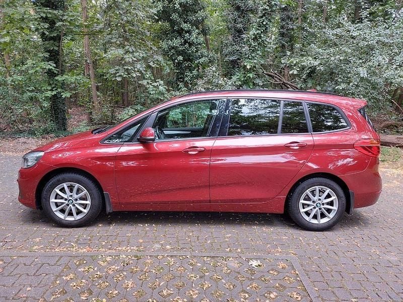 Rot Gebraucht 2016 BMW 218 Gran Tourer Advantage Van / Kleinbus | 12.600 € (Superpreis) - Bild 1/4
