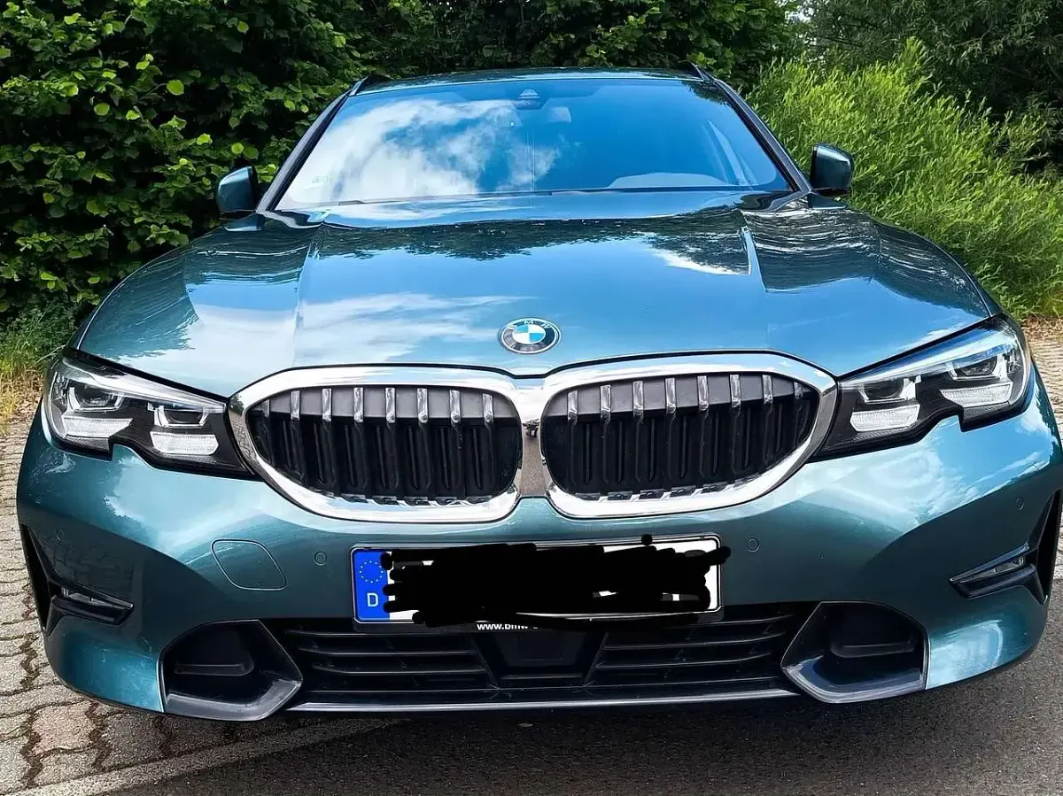 Gebraucht BMW 320 Sport Line 190 PS (139 kW) 2020 Grün Kombi