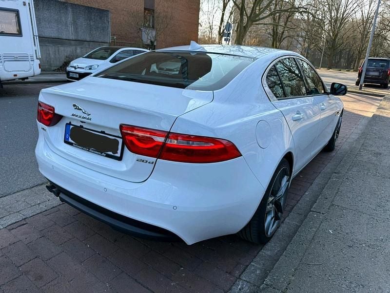 Gebraucht Jaguar XE 180 PS (132 kW) 2016 Weiß Limousine