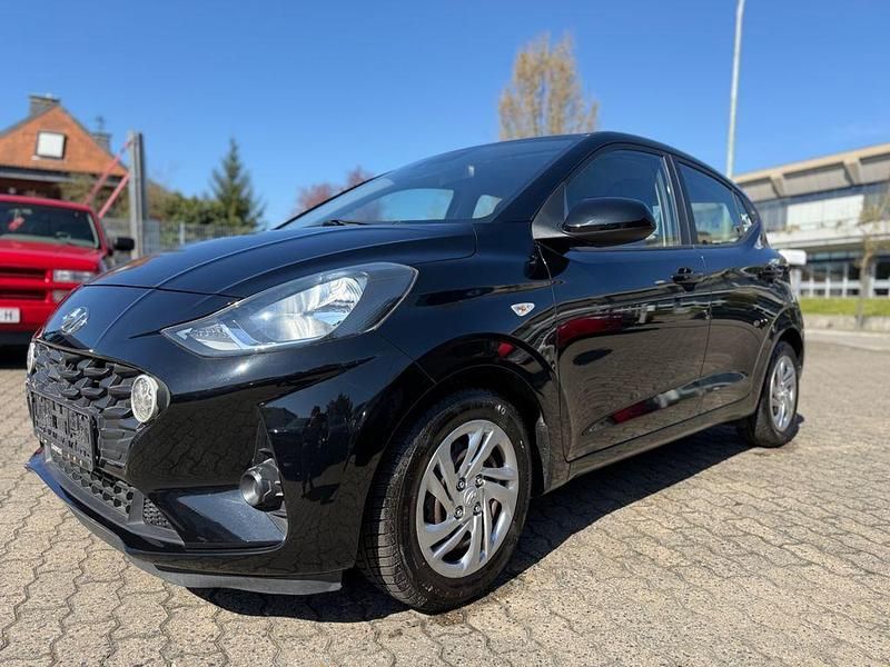 Gebraucht Hyundai i10 Select 67 PS (49 kW) 2020 Schwarz Kleinwagen
