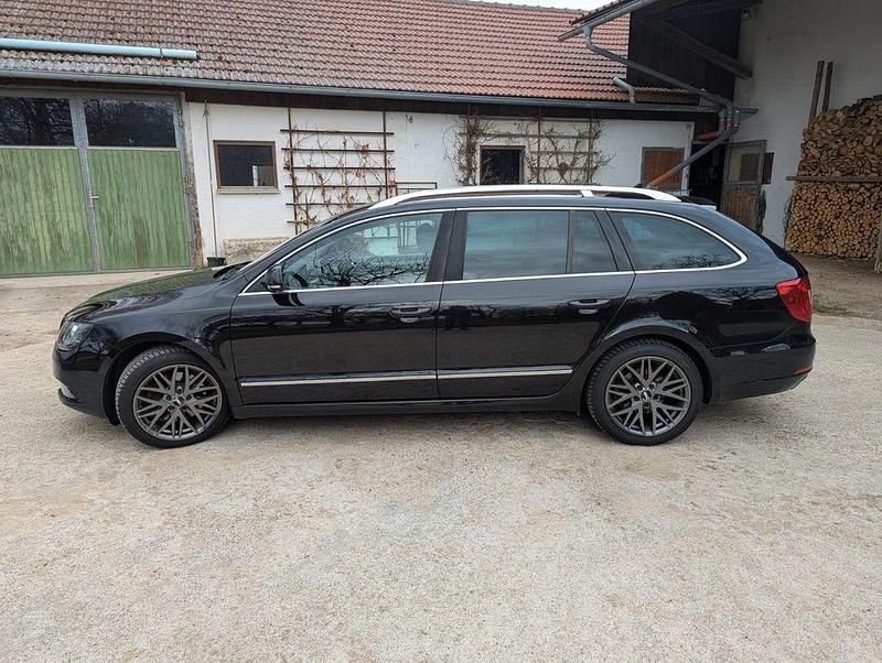 Gebraucht Skoda Superb Elegance 170 PS (125 kW) 2015 Schwarz Limousine