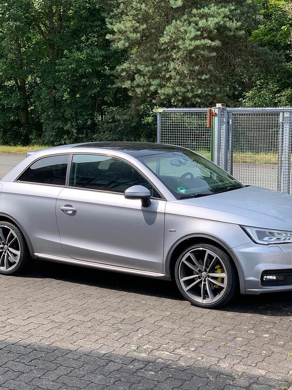 Grau Gebraucht 2015 Audi A1 Kleinwagen | 13.900 € (Fairer Preis) - Bild 1/4