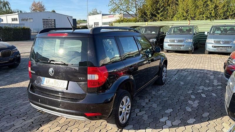 Używany Skoda Yeti Active 110 KM (80 kW) 2015 Czarny SUV