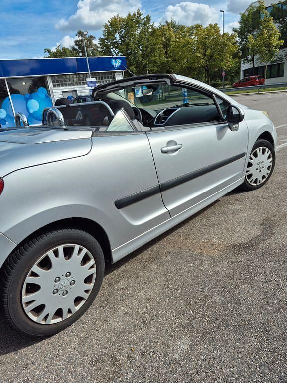 Grau Gebraucht 2009 Peugeot 207 CC Premium Cabrio | 2.990 € (Guter Preis) - Bild 1/4