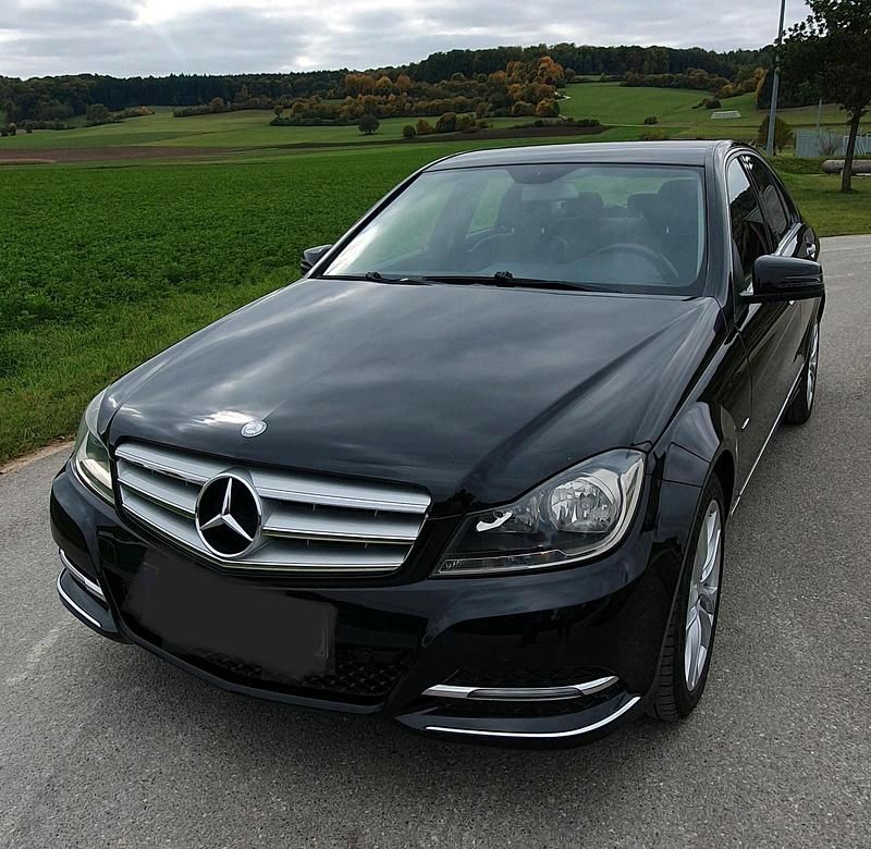 Schwarz Gebraucht 2012 Mercedes C220 Avantgarde Limousine | 7.500 € (Etwas zu teuer) - Bild 1/4