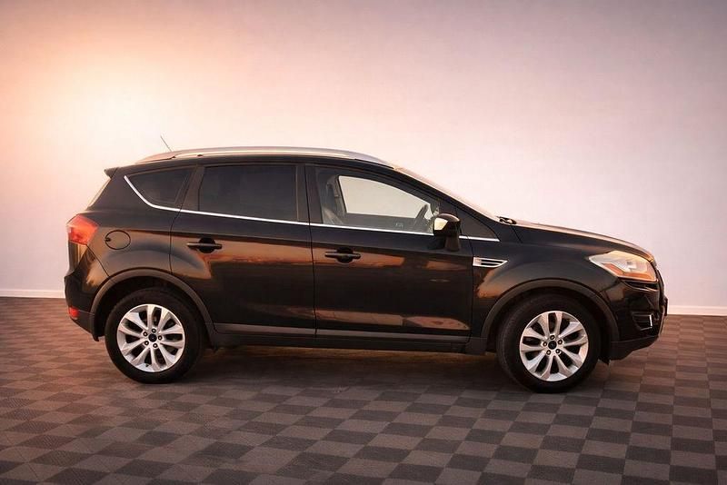 Gebraucht Ford Kuga Individual 140 PS (102 kW) 2011 Schwarz SUV