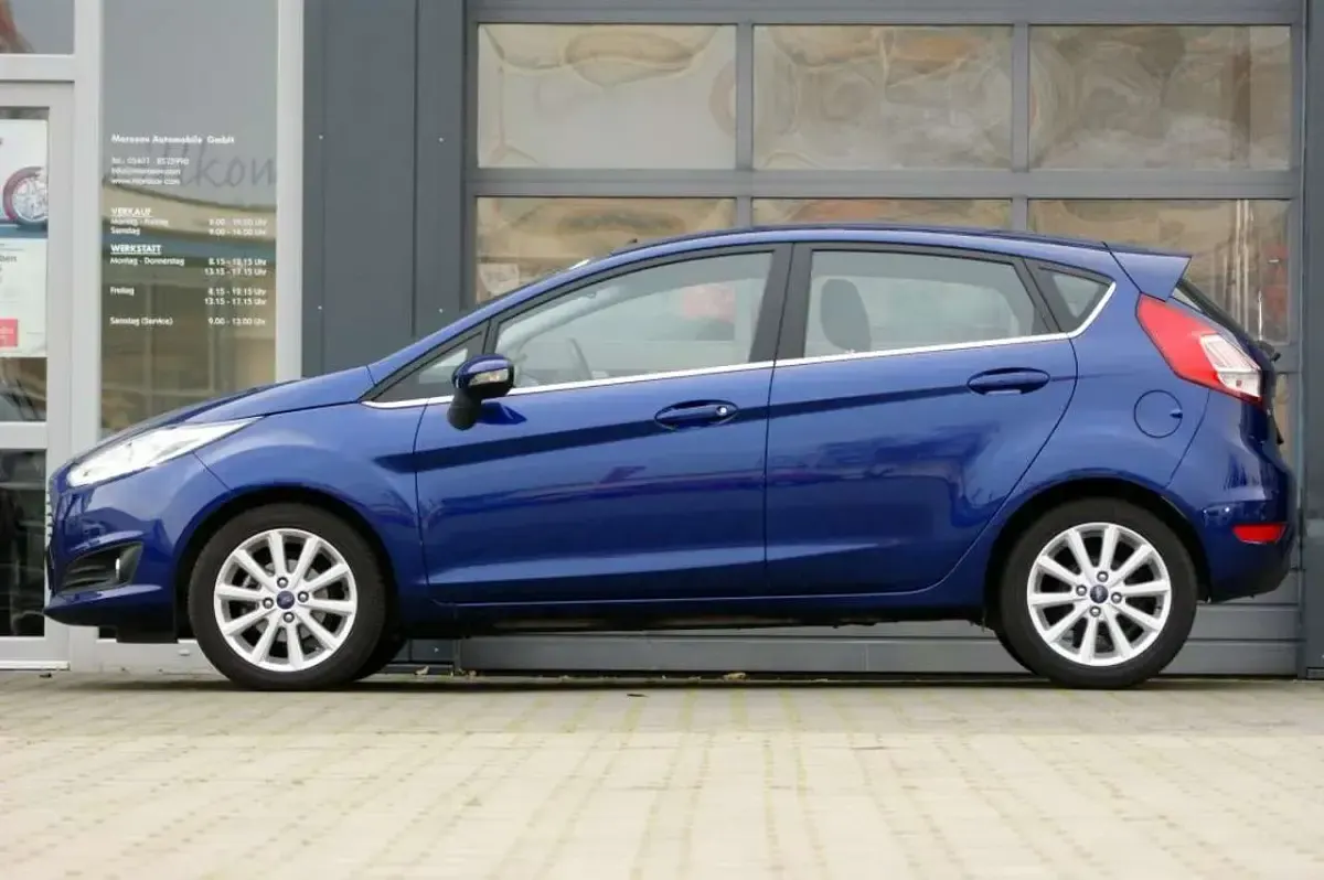 Gebraucht Ford Fiesta Titanium 125 PS (91 kW) 2016 Indicblau (metallic) Kleinwagen