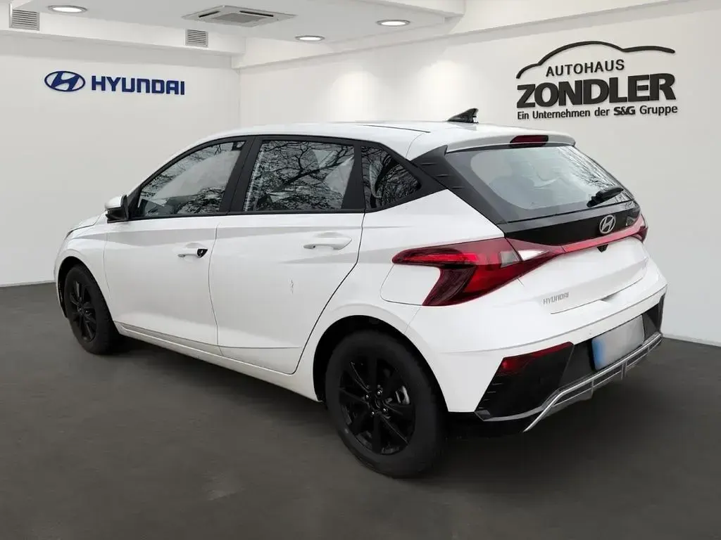 Gebraucht Hyundai i20 Select 101 PS (74 kW) 2025 Sol (weiss Kleinwagen