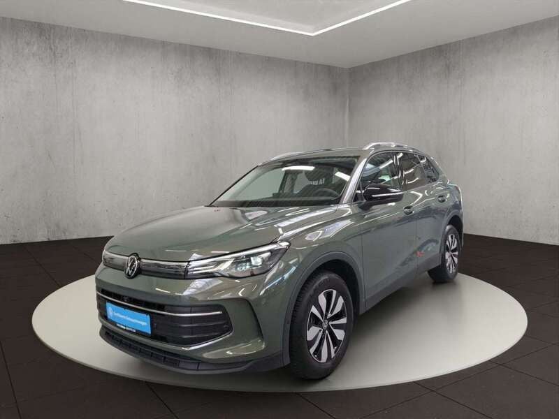 Grün Gebraucht 2024 VW Tiguan Life SUV | 42.700 € (Superpreis) - Bild 1/4