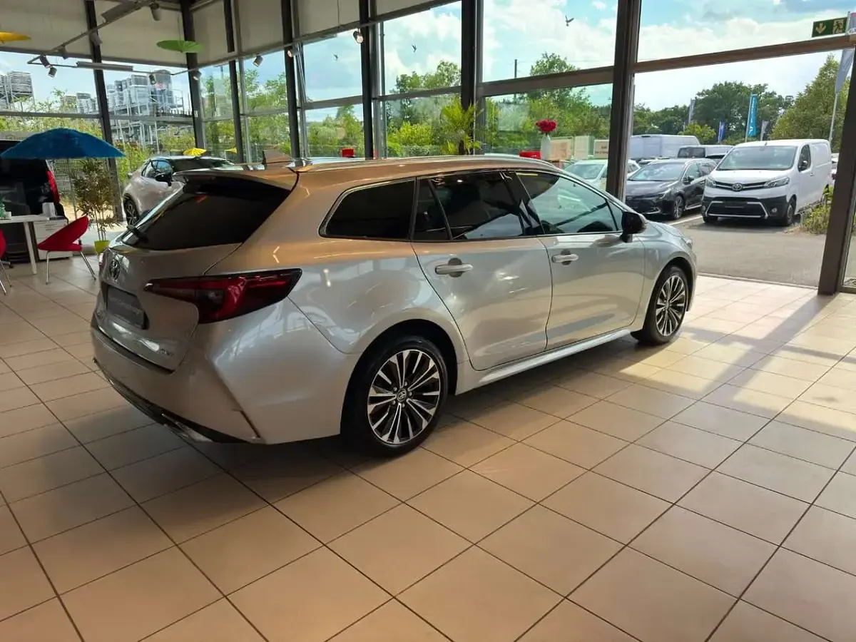 Gebraucht Toyota Corolla 196 PS (144 kW) 2025 Silber Kombi