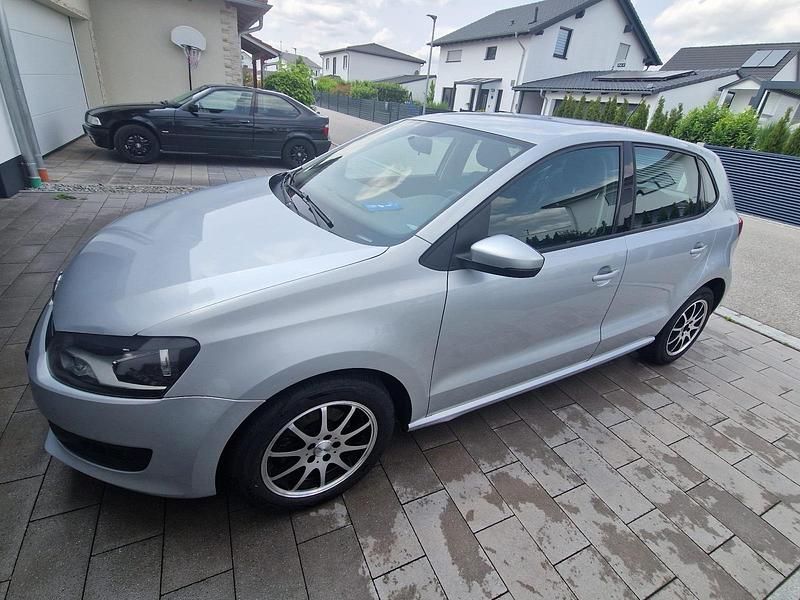 Silber Gebraucht 2010 VW Polo Kleinwagen | 4.200 € - Bild 1/4
