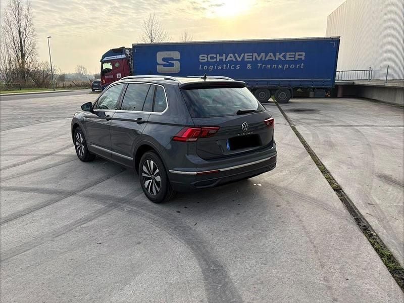 Gebraucht VW Tiguan 150 PS (110 kW) 2024 Grau SUV