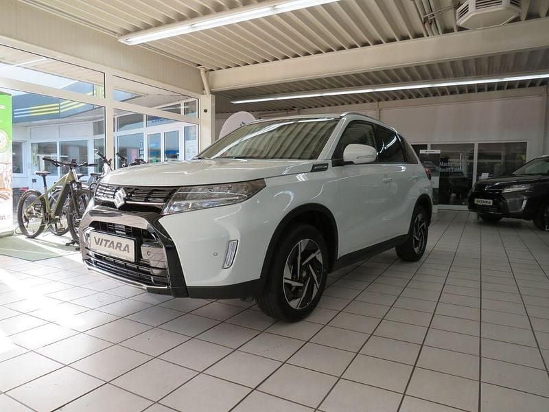 Weiß Neu 2025 Suzuki Vitara Comfort+ SUV | 32.090 € (Etwas zu teuer) - Bild 1/4