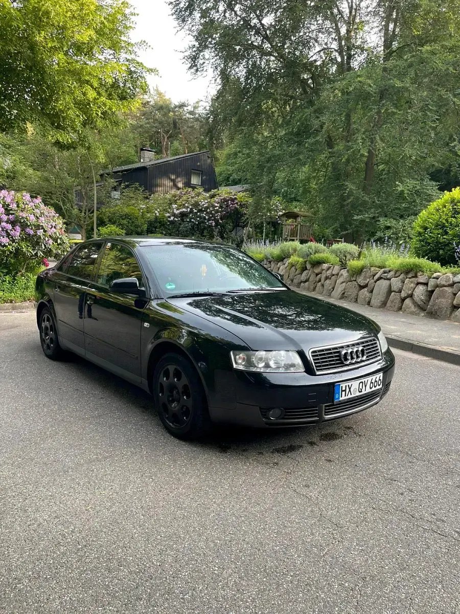 Gebraucht Audi A4 96 PS (70 kW) 2001 Schwarz Kleinwagen