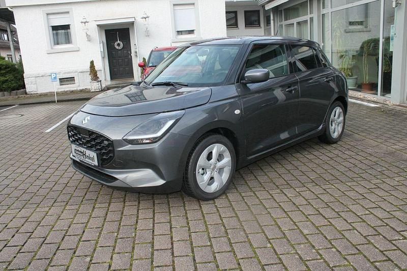 Schwarz Neu 2025 Suzuki Swift Comfort Limousine | 18.990 € - Bild 1/4