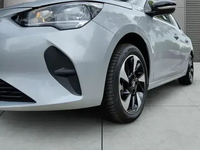 Gebraucht Opel Corsa-e Edition 100 kW (136 PS) 2023 Silber Kleinwagen