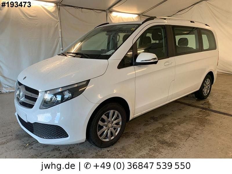 Arktikweiss Gebraucht 2022 Mercedes V220 Van / Kleinbus | 33.950 € (Superpreis) - Bild 1/4