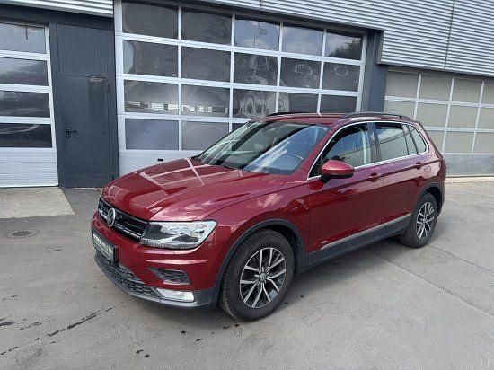 Ruby red Gebraucht 2017 VW Tiguan Comfortline SUV | 14.900 € (Fairer Preis) - Bild 1/4
