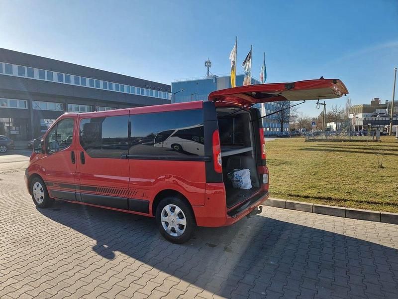 Gebraucht Renault Trafic 114 PS (83 kW) 2013 Rot Van / Kleinbus