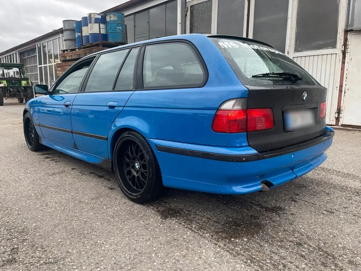 Gebraucht BMW 530 184 PS (135 kW) 1999 Blau Kombi