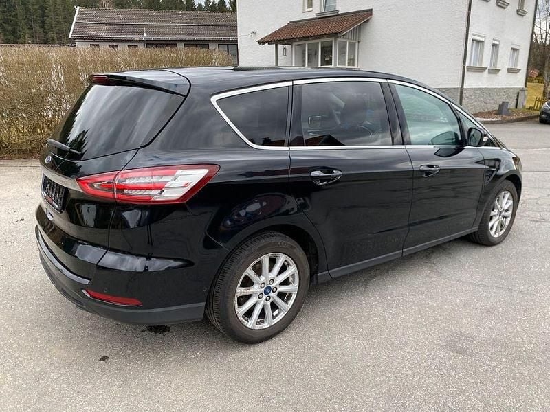 Gebraucht Ford S-MAX Titanium 160 PS (117 kW) 2017 Schwarz Van / Kleinbus