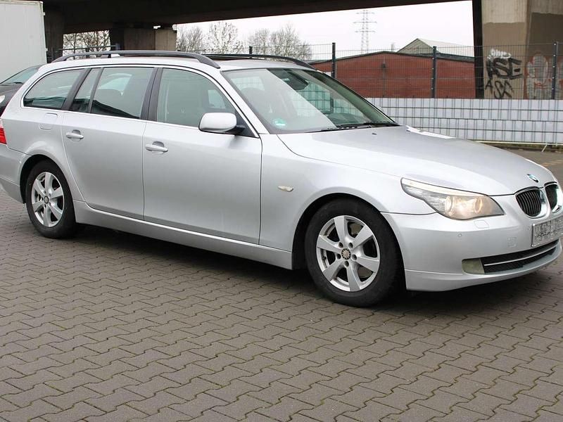 Gebraucht BMW 523 190 PS (139 kW) 2007 Titansilber metallic Kombi