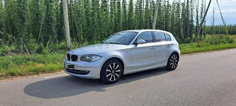 Silber Gebraucht 2009 BMW 116 Kleinwagen | 4.800 € - Bild 1/4