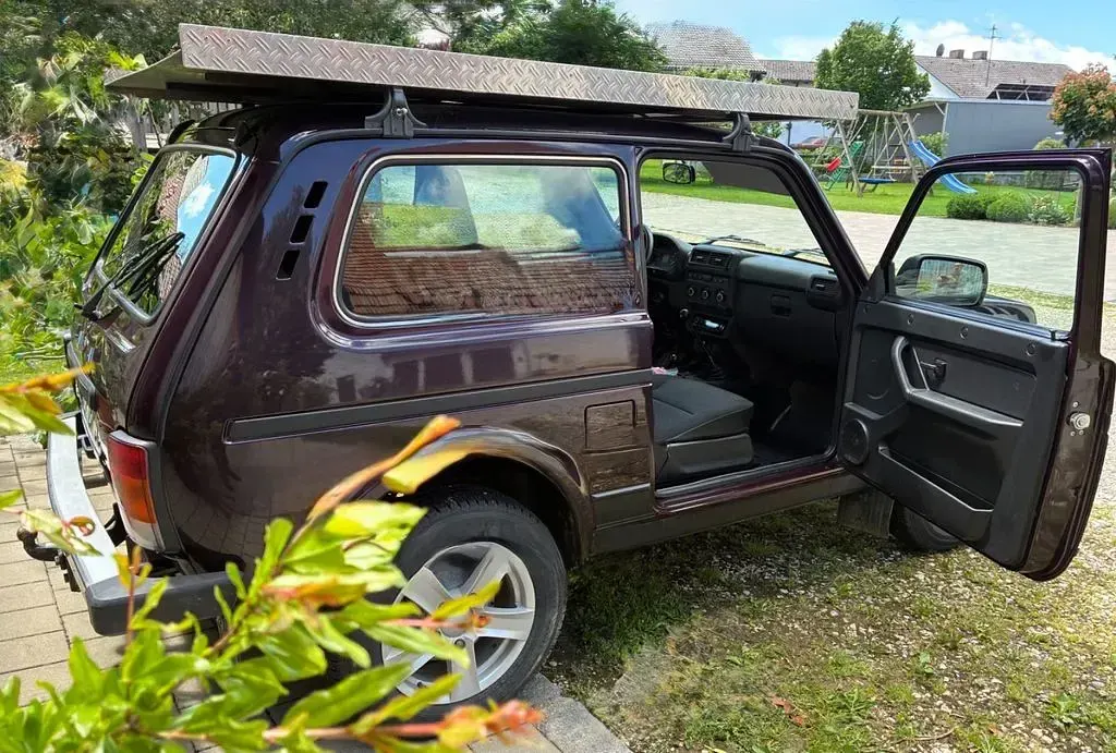 Gebraucht Lada Taiga 83 PS (61 kW) 2021 Rot SUV