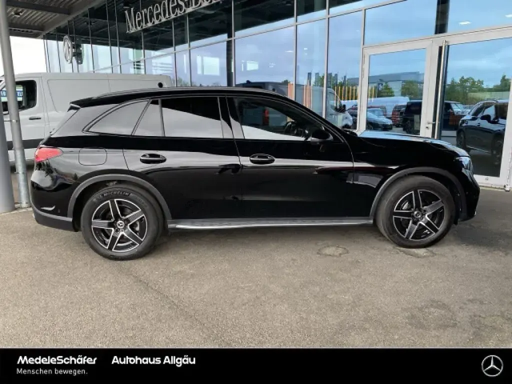 Gebraucht Mercedes GLC300 AMG 269 PS (197 kW) 2023 Unilack schwarz SUV