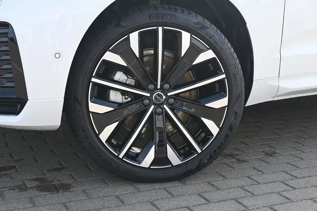 Gebraucht Volvo XC60 Ultra 455 PS (334 kW) 2025 Crystal white pearl SUV