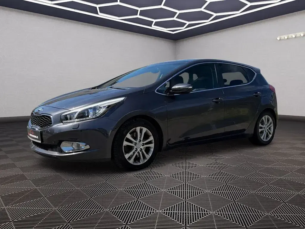 Gebraucht Kia Ceed 128 PS (94 kW) 2014 Grau Kleinwagen