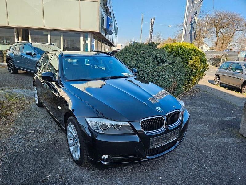Gebraucht BMW 318 143 PS (105 kW) 2012 Schwarz Kombi