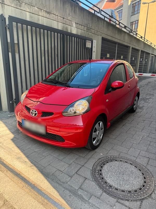 Gebraucht Toyota Aygo 70 PS (51 kW) 2007 Rot Kleinwagen