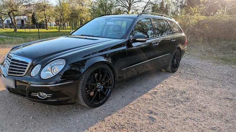 Schwarz Gebraucht 2006 Mercedes E320 Sport Kombi | 4.600 € (Fairer Preis) - Bild 1/4