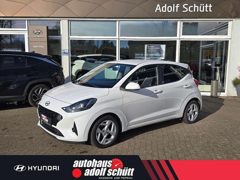 Weiß Gebraucht 2022 Hyundai i10 Edition 30 Kleinwagen | 13.990 € (Etwas zu teuer) - Bild 1/4