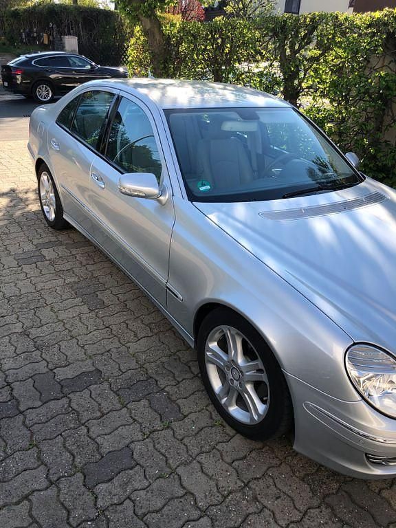 Gebraucht Mercedes E200 Avantgarde 184 PS (135 kW) 2008 Silber Limousine