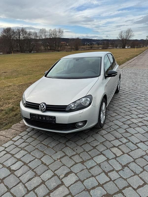 Gebraucht VW Golf VII 105 PS (77 kW) 2012 Silber Limousine
