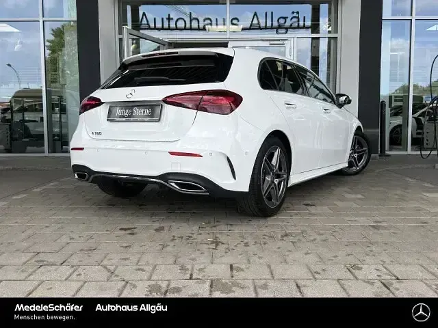 Gebraucht Mercedes A180 AMG 136 PS (100 kW) 2025 Unilack polarweiß Limousine