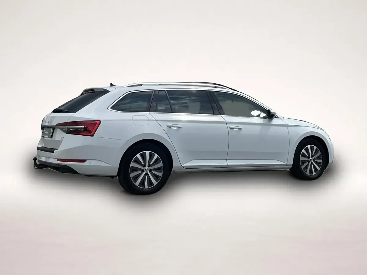 Gebraucht Skoda Superb Style 218 PS (160 kW) 2023 Manufacturer Kombi