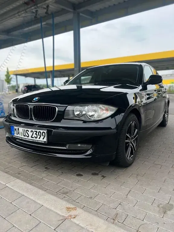 Gebraucht BMW 116 122 PS (89 kW) 2010 Schwarz Kleinwagen