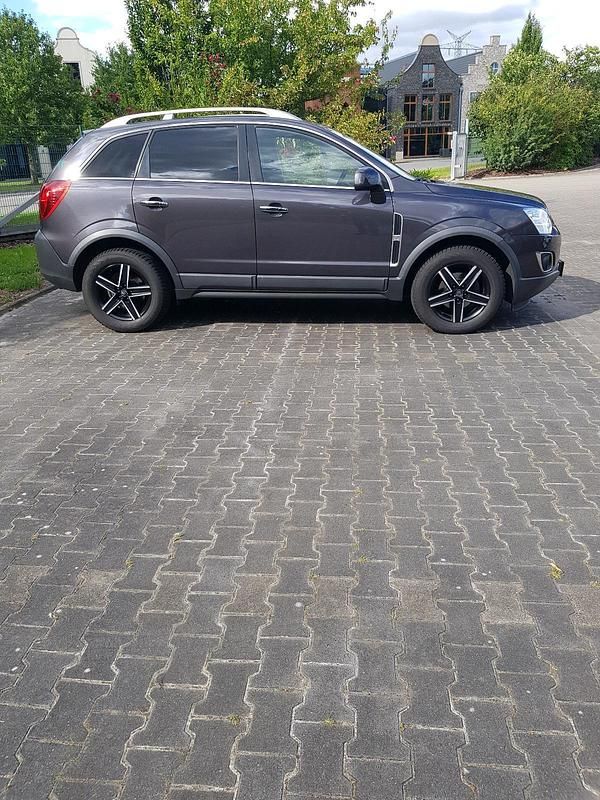 Grau Gebraucht 2013 Opel Antara Cosmo SUV | 6.850 € (Etwas zu teuer) - Bild 1/4