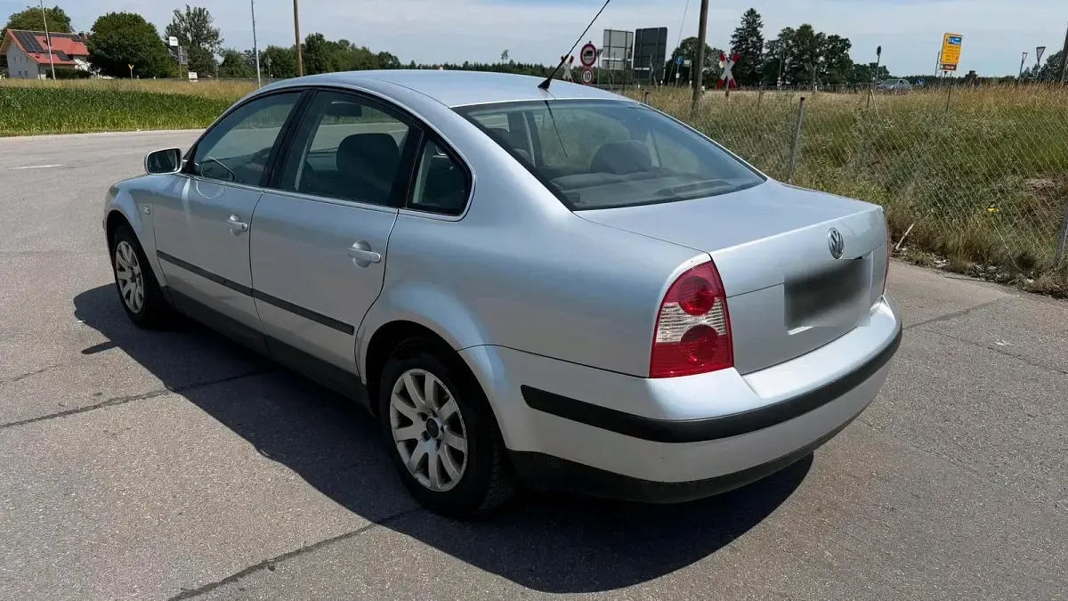 Gebraucht VW Passat 102 PS (75 kW) 2001 Silber Limousine