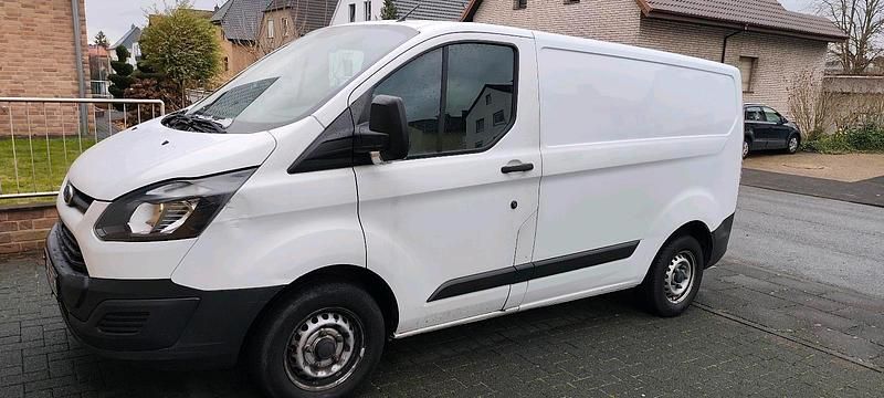 Weiß Gebraucht 2017 Ford Fiesta Limousine | 7.000 € (Fairer Preis) - Bild 1/4