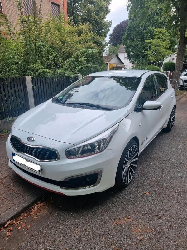 Weiß Gebraucht 2016 Kia Ceed GT GT-Line Kleinwagen | 9.990 € (Teuer) - Bild 1/4