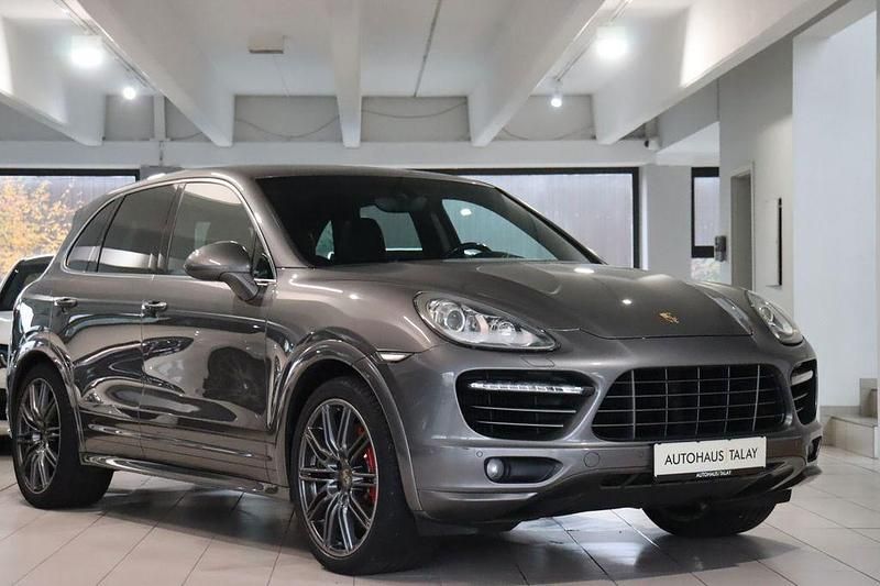 Grau Gebraucht 2012 Porsche Cayenne Turbo SUV | 24.880 € (Fairer Preis) - Bild 1/4