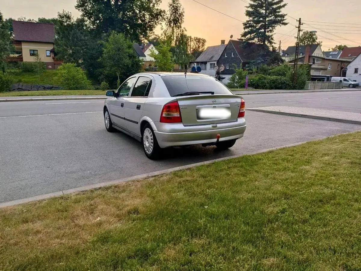 Gebraucht Opel Astra 85 PS (62 kW) 2002 Silber Kleinwagen